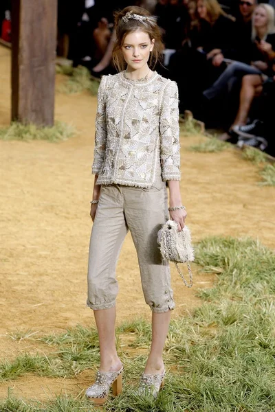 Look 60